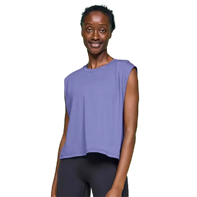 On Women's Performance All Day Focus Crop Top - Blueberry